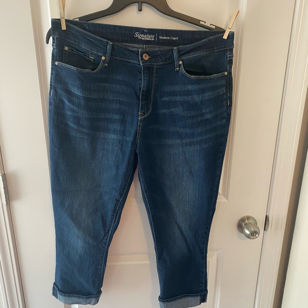 Levi's Signature Dark Wash Crop Jeans